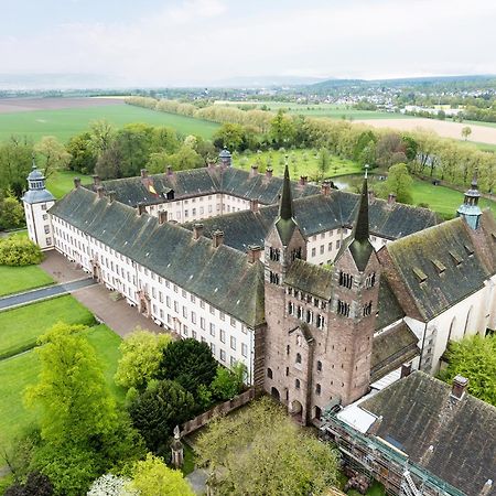 Luxus Wohnen Im Schloss Corvey Fuer 1-6 Gaeste Im Unesco Weltkulturerbe Hoexter Weserbergland Free W-Lan Parken Netflix Fuer Familien Paare Und Geschaeftsreisende Inkl Handtuecher Seife Nintendo Switch Uvm Buitenkant foto