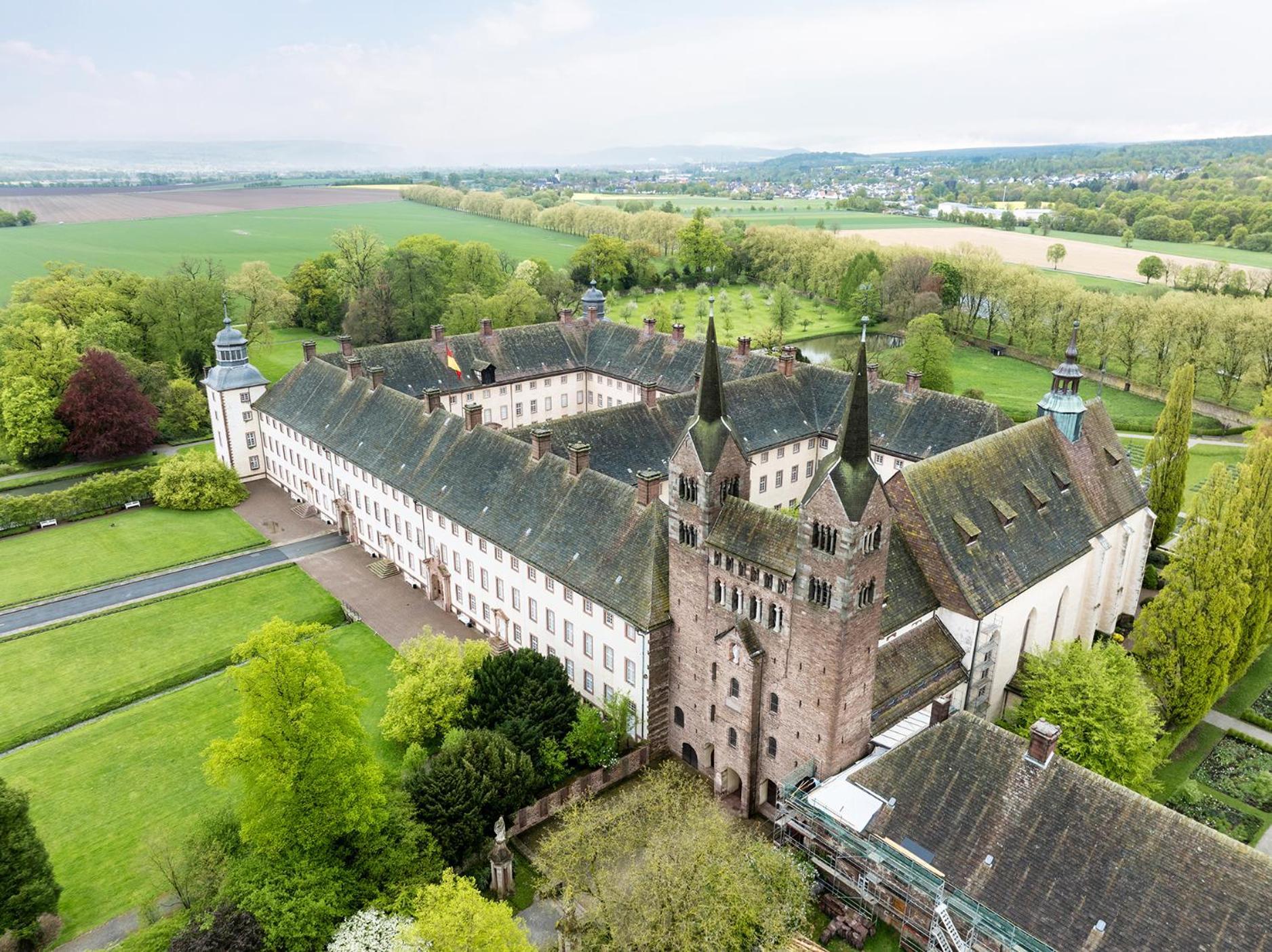 Luxus Wohnen Im Schloss Corvey Fuer 1-6 Gaeste Im Unesco Weltkulturerbe Hoexter Weserbergland Free W-Lan Parken Netflix Fuer Familien Paare Und Geschaeftsreisende Inkl Handtuecher Seife Nintendo Switch Uvm Buitenkant foto
